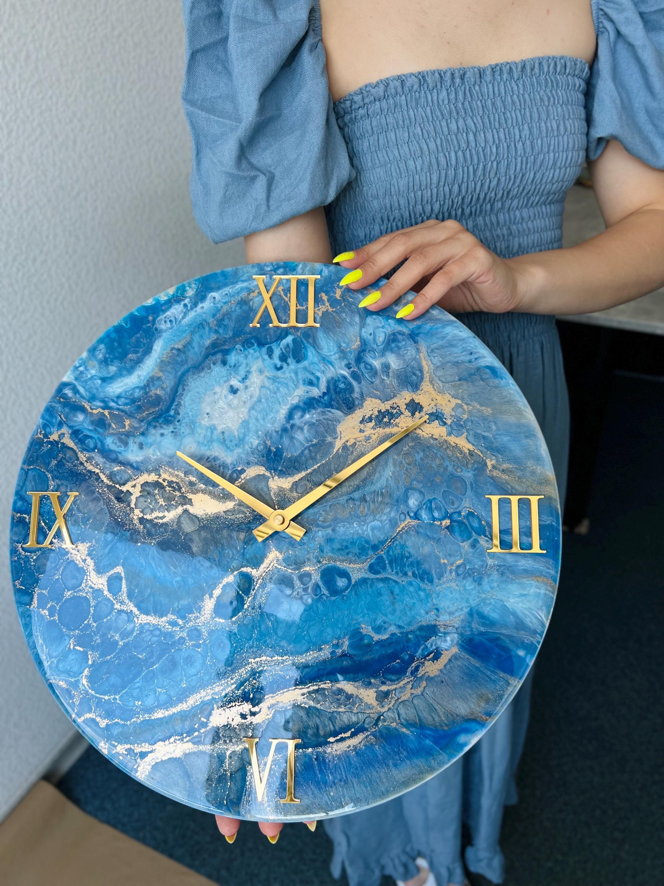 Reloj de repisa de resina epoxi azul y dorado, reloj redondo de mármol,  decoración de pared moderna, arte de repisa marina ondulada, decoración de