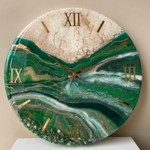 Green gold epoxy clock, large decorative wall clock, personalized resin art, marble wall decor, 7th anniversary, Christmas gift for mom