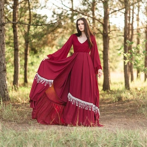 Celtic Fairy Kleid Verlobung Foto Maxi Kleid Einzigartige Nicht Traditionelle Brautkleid Burgund Rot Fringe Spitze Chiffon Backless Kleid CAPREE