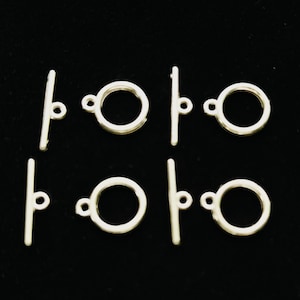 10 verzilverde knevelsluitingen 14 mm bevindingen