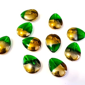10 Glass Teardrop Beads 20x16x6mm Green