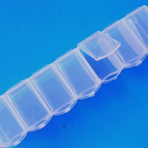 5 Plastic Storage Box with lid 7 rectangular compartments
