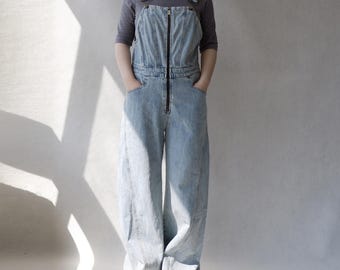 Retro-Denim-Jumpsuit: Entspannte Passform mit weitem Bein