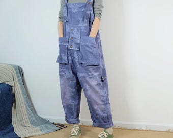 Luftiger Baumwollblumen-Overall: Damen Jumpsuit mit weitem Bein und Taschen