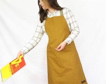 Delantal de estudio de lona de algodón: ajustable con espalda cruzada, diseño para artistas y grabadores.