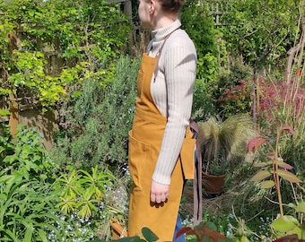 Delantal de jardín de lona de algodón color ocre: bolsa para la cosecha y bolsillos especiales