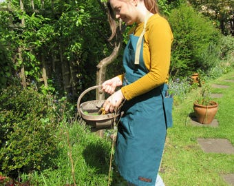 Canvas Gardening Apron with Harvesting Pouch & Secateur Pocket - Green Blue Teal