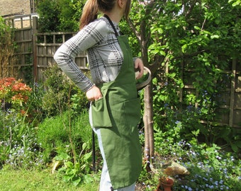 Delantal de jardinería de lona de algodón verde: bolsillos para herramientas y falda fruncida