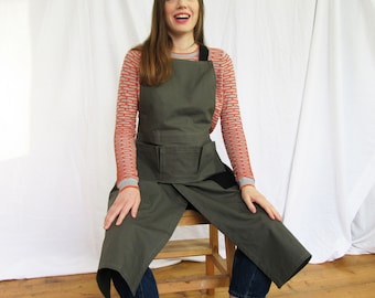 Delantal definitivo para manualidades: ropa de trabajo para artistas/creadores con espalda cruzada y abertura en las piernas, lona verde caqui.