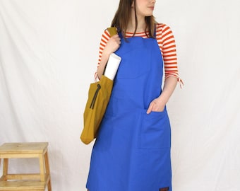 Delantal de lona azul cobalto para impresores: espalda cruzada ajustable, 3 bolsillos.