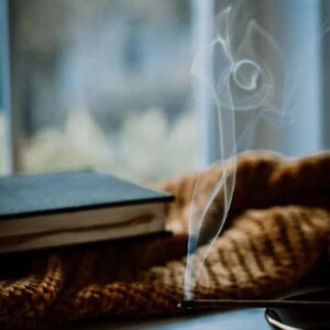 Tropical Coconut Amber Incense Sticks: Handmade Beach Aroma for Relaxation and Summer Vibes