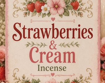 以下が含まれることがあります： クリーム色の背景にダークレッドとグリーンの文字で「Strawberries & Cream Incense」と書かれた長方形の看板。上下には赤いイチゴ、緑の葉、ピンクの花のイラストが描かれています。