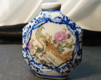China Vintage handmade Blue And White Porcelain Ancient children Snuff Bottle