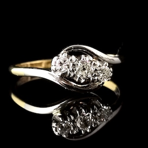 Vintage Art Deco diamond trilogy ring, 18ct gold and platinum