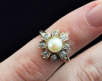 Antique Diamond and pearl flower ring, 9ct gold