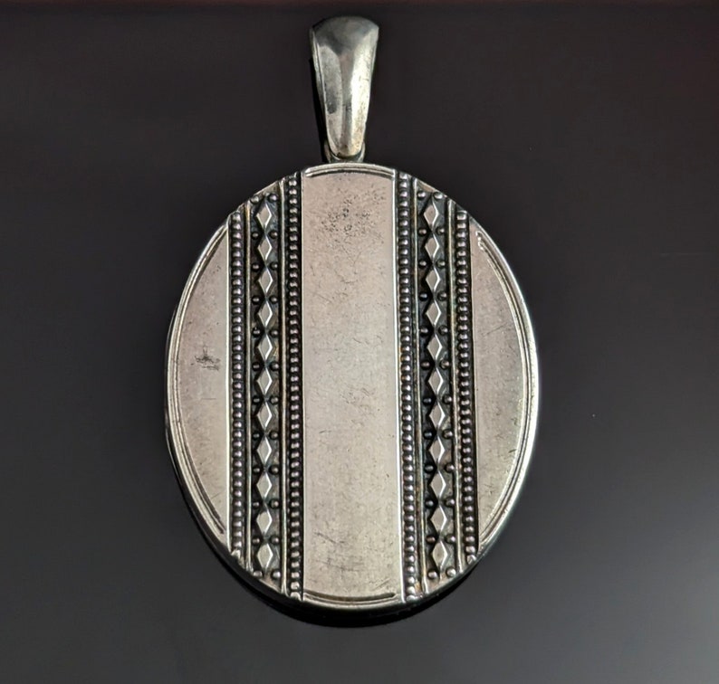 Victorian Sterling Silver Locket, Engraved Design - Etsy