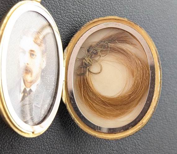 Antique 18ct gold Mourning locket, black enamel c… - image 4