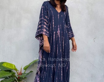 Caftan bleu foncé avec tie-dye violet A-116 ~ Robes d'été pour femmes, Caftans de plage pour femmes, Robe d'invitée de mariage, Vêtements de villégiature, Rayonne