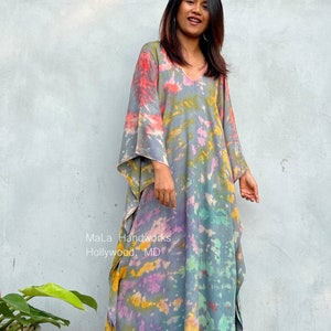 Caftán gris con estampado tie-dye arcoíris A-15 Tallas grandes Caftán arcoíris Vestidos de playa para mujer Ropa de vacaciones Vestido de descanso Ropa de resort Mumu imagen 2