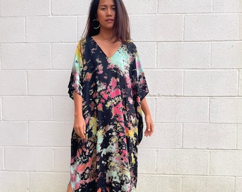 Caftán negro con estampado tie-dye arcoíris para mujer CM-20 ~ Caftán de tallas grandes, ropa de resort, caftán bohemio chic, vestidos de verano para mujer, ropa de crucero