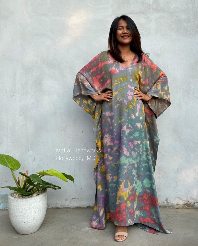 Caftán gris con estampado tie-dye arcoíris A-15 Tallas grandes Caftán arcoíris Vestidos de playa para mujer Ropa de vacaciones Vestido de descanso Ropa de resort Mumu imagen 3