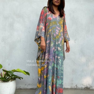 Caftán gris con estampado tie-dye arcoíris A-15 Tallas grandes Caftán arcoíris Vestidos de playa para mujer Ropa de vacaciones Vestido de descanso Ropa de resort Mumu imagen 4