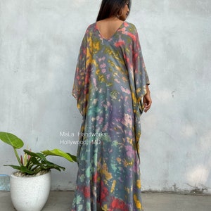 Caftán gris con estampado tie-dye arcoíris A-15 Tallas grandes Caftán arcoíris Vestidos de playa para mujer Ropa de vacaciones Vestido de descanso Ropa de resort Mumu imagen 6