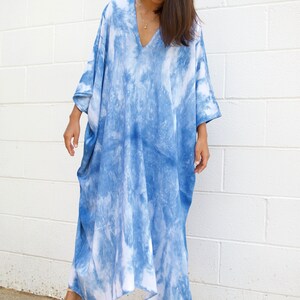 RC. Indigo Elegant Kaftan, Indigo kaftan, Caftan, Vestido Kaftan, Vestido blanco, Talla única para todos los kaftan, Caftan, Encubrimiento de playa, Vestido de cóctel imagen 2