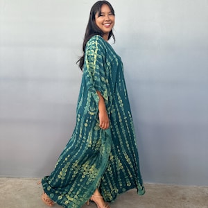 AA-52 Green duck  Tie Dye Rayon Kaftan,  beach, resort, vacation, cruise, pool, party, lounge, home, work at home
