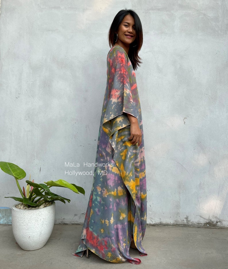 Caftán gris con estampado tie-dye arcoíris A-15 Tallas grandes Caftán arcoíris Vestidos de playa para mujer Ropa de vacaciones Vestido de descanso Ropa de resort Mumu imagen 7