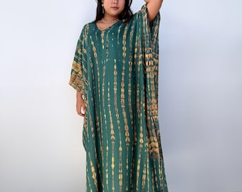 A-108 Caftán sedoso con estampado tie-dye verde. Hermoso caftán para mujer. Vestido mumu. Ropa de estar por casa y pijamas para mujer. Tallas grandes. Ropa de resort.