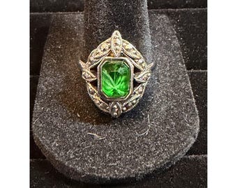 Vintage Avon Ring With Green Glass Stone & Marcasite Accents Art Deco Size 9