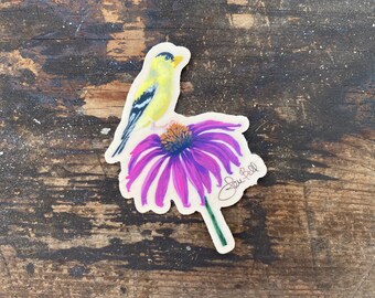 Puede incluir: Un cardenalito amarillo posado sobre una equinácea morada con tallo verde. La pegatina tiene un fondo blanco y la firma del artista "Jen Bell" en la esquina inferior derecha.