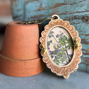 Mini Flower Press Keychain: Vintage Frame, Pocket Size