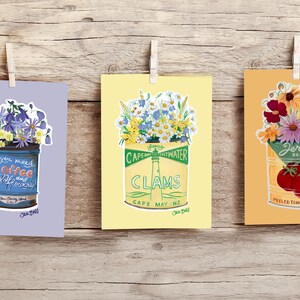 Cartes inspirées de la presse florale avec des fleurs sauvages dans des boîtes de conserve vintage, parfaites pour la fête des mères et le printemps