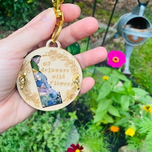 La prensa de flores State Flower Pocket Size tiene un tamaño de viaje y es perfecta como obsequio de boda, obsequio de ducha, accesorio para acampar en RV o senderismo.