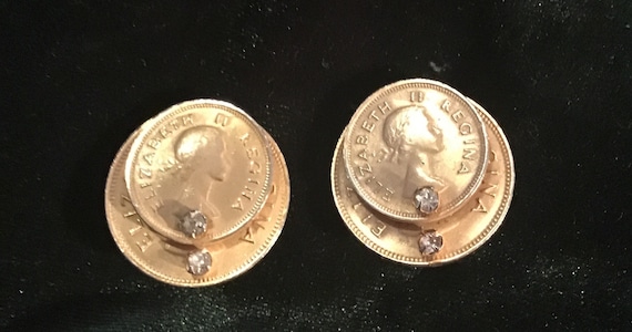 Elizabeth II gold earrings with jewels - image 1