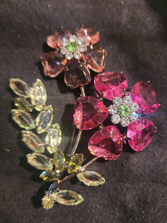 Vintage flowers and leaves broach