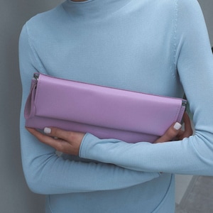 Natürliche Leder Clutch, Lila Geldbörse für den Sommer, Kleine Abendtasche, Stilvolle Handtasche, Lilie Lila Clutch, Geburtstagsgeschenk, Geschenk für die beste Freundin