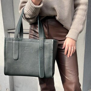 Dunkelgrüne Lederhandtasche, Naturleder Einkaufstasche, Tasche für Business Lady, Schultertasche, handgemachte Tasche für Frau, Benutzerdefinierte Farbe erhältlich.