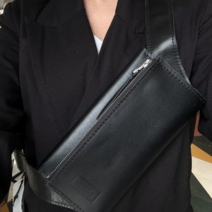 Schwarze Lederhandtasche - Minimalistische Reisetasche für Flughafen, Brieftasche für Sie, Geschenk für Damen