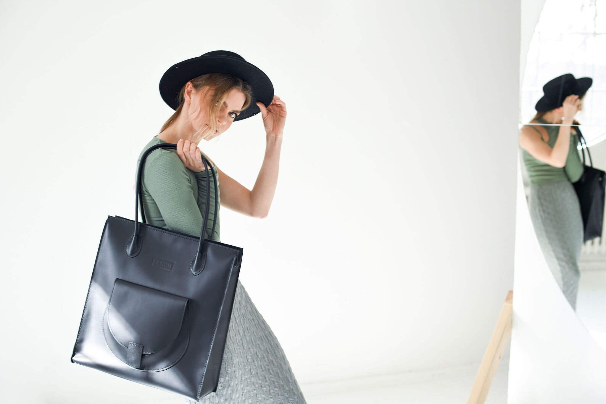 Leather tote handbag, Urban handbag for office, Work bag, Leather bag for laptop, Custom color handbag.