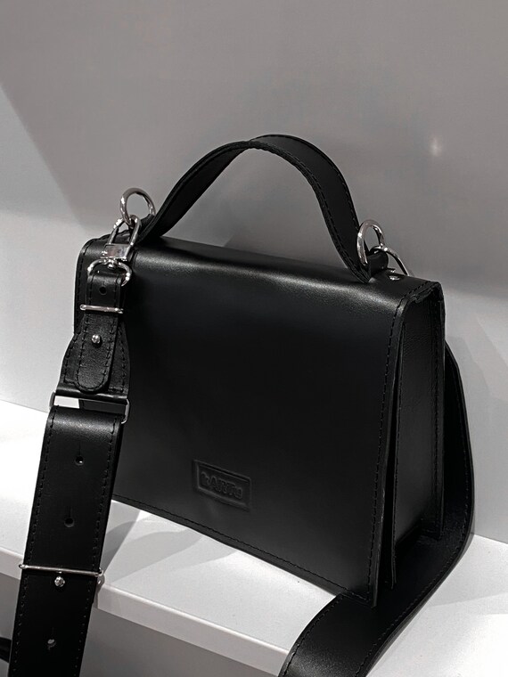 Small black handbag with handle hotsell