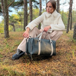 Unisex travel bag, Leather sports handbag, Spacious handbag for gym, Choose the color you want.