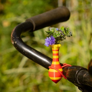 1x zweifarbige Kronen-Fahrradvase für Ihr Fahrrad mit farbigem Gummiband. Wählen Sie eine von 65 Farbkombinationen in zwei Mustern. Winzige Vasen. Bild 5