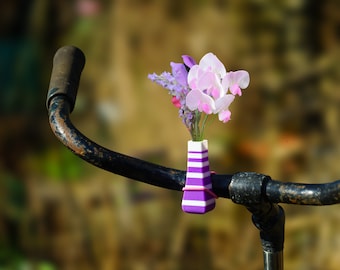 1x two-color Purple White square bike vase for on your bike with colored elastic binder. Pick one of 65 color combinations in two patterns.