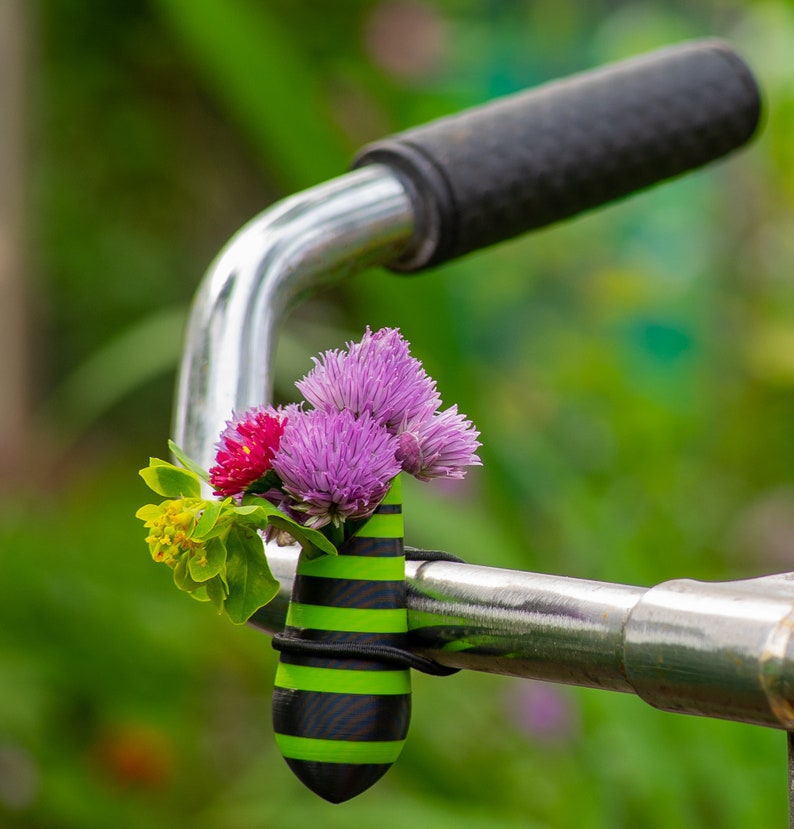 1x two color bike vase for on your bike with colored elastic binder. Pick one out of 28 color combinations. Shown white Green. image 4