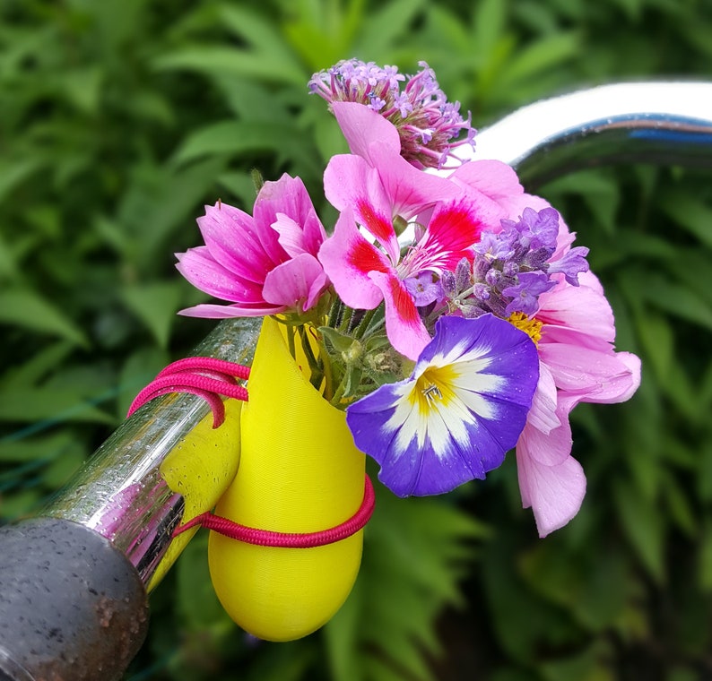 1x Fahrradvase für Ihr Fahrrad voller Blumen. 3D-gedrucktes Modell, erhältlich in 13 Farben und elastischen Bindemitteln. Einfach anzubringen. Bild 1