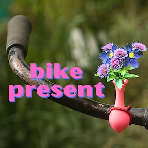 自転車のハンドルバー用花瓶。バイカーへの素晴らしい贈り物。