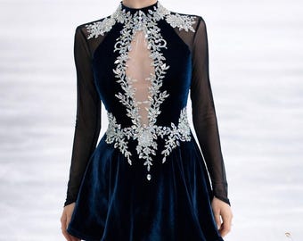 Stunning Emerald Ice Skating Dress with Silver Laces Emerald Figure Skating Attire with Silver Lace: Elegant, Customizable Performance Wear